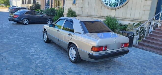 Mercedes 190-11