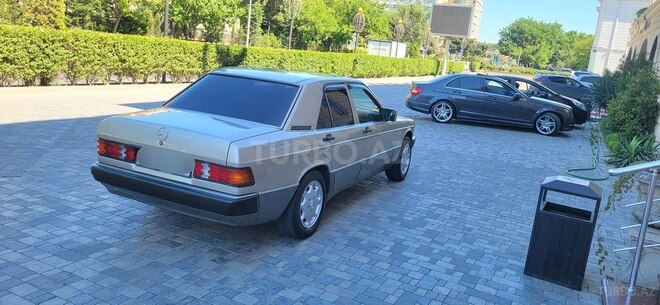 Mercedes 190-8