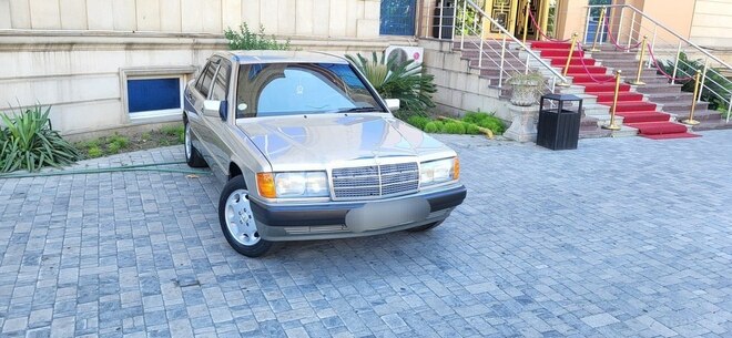 Mercedes 190-2