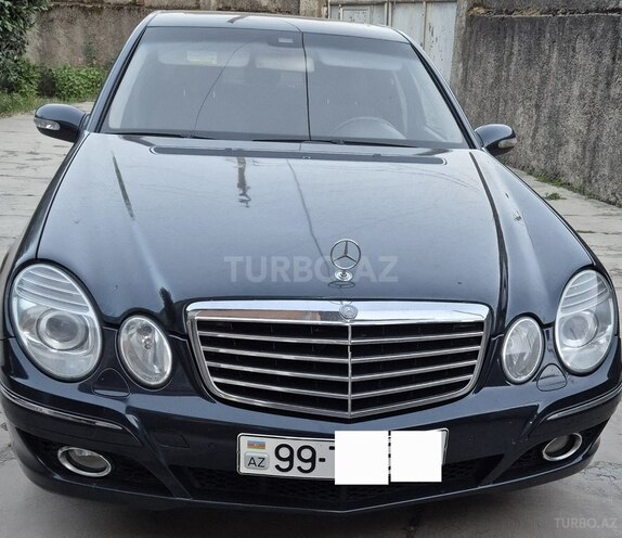 Mercedes E 240-1