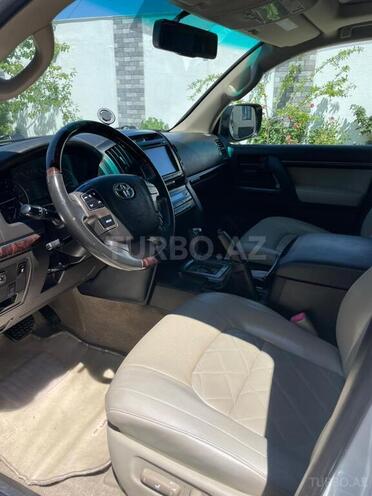 Toyota Land Cruiser-8