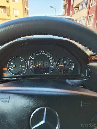 Mercedes E 320-13