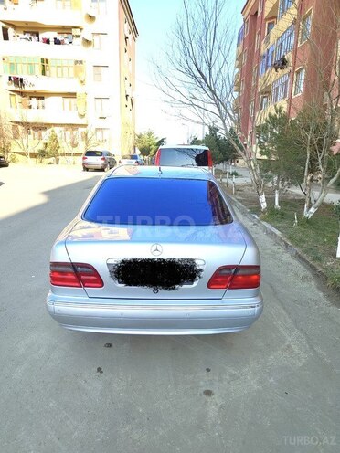 Mercedes E 320-3