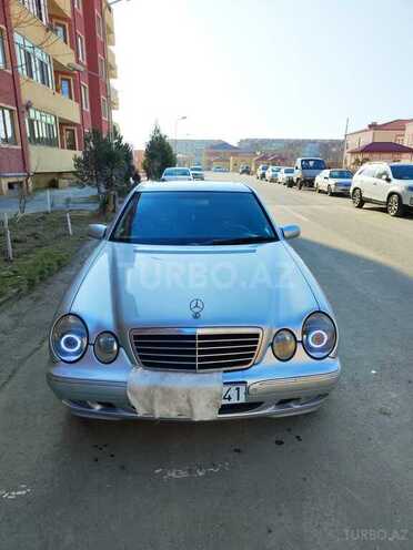 Mercedes E 320-1