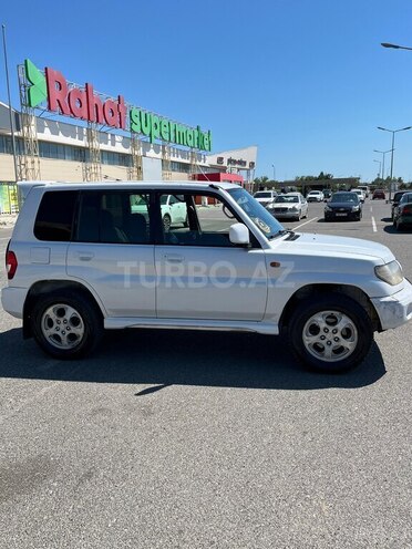 Mitsubishi Pajero io-7
