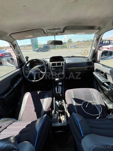 Mitsubishi Pajero io-6