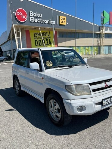 Mitsubishi Pajero io-8