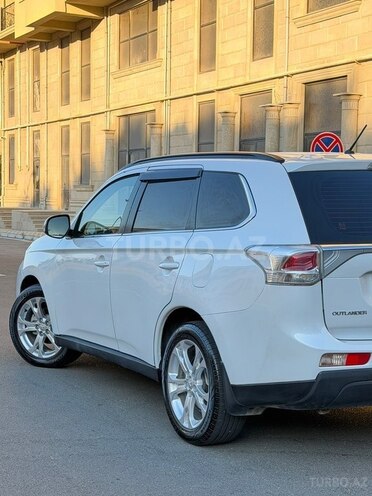 Mitsubishi Outlander-4