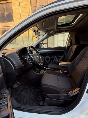Mitsubishi Outlander-14