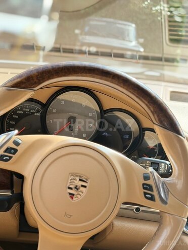 Porsche Panamera 4S-10