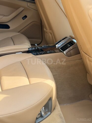 Porsche Panamera 4S-9