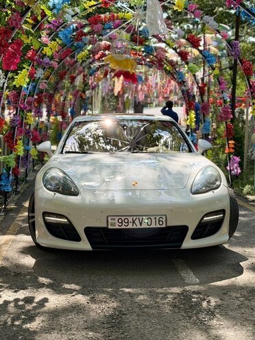 Porsche Panamera 4S-12
