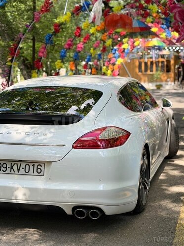 Porsche Panamera 4S-6