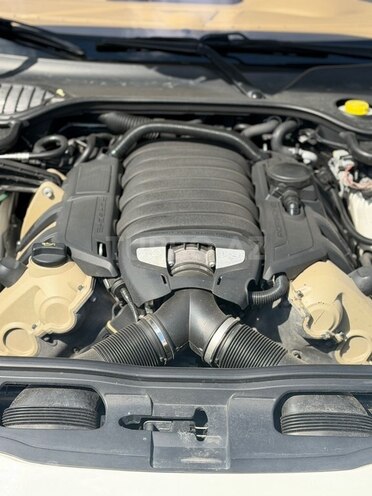 Porsche Panamera 4S-11