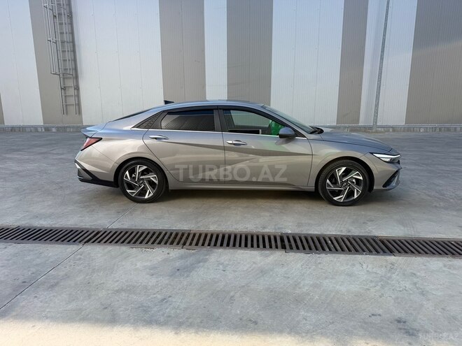 Hyundai Elantra-7