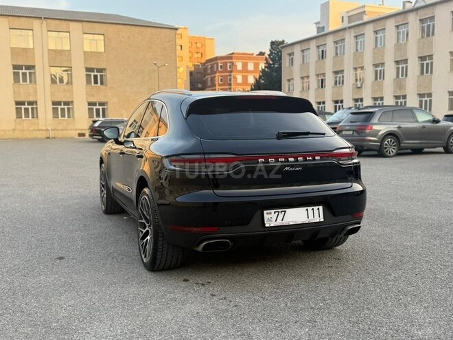 Porsche Macan-4