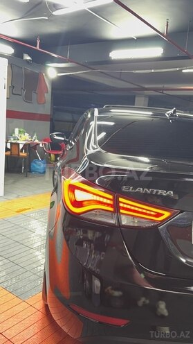 Hyundai Elantra-3