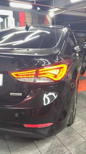 Hyundai Elantra-4