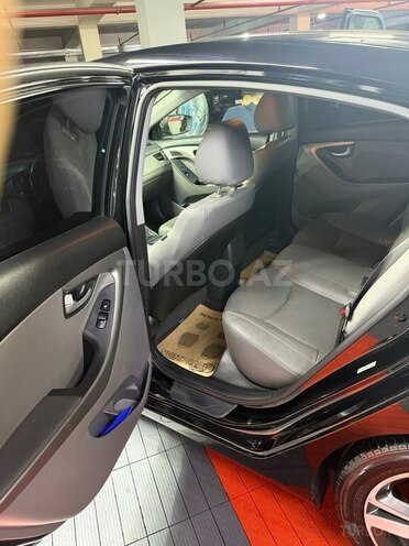 Hyundai Elantra-9