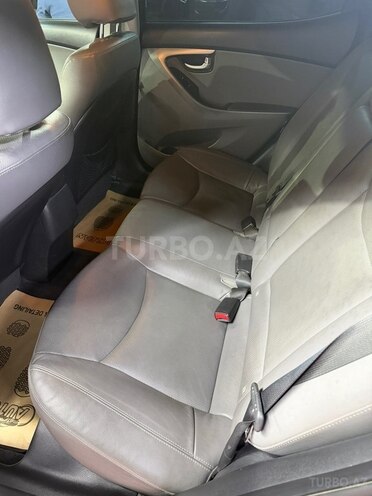 Hyundai Elantra-8