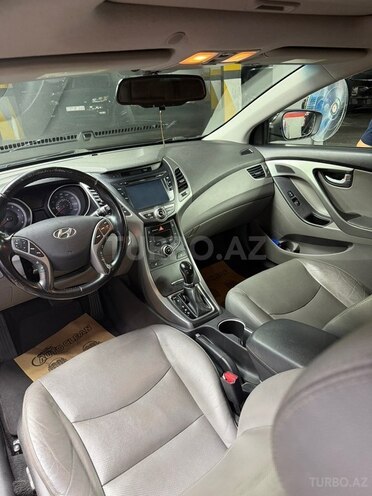 Hyundai Elantra-7