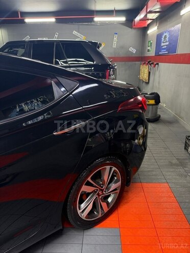 Hyundai Elantra-2