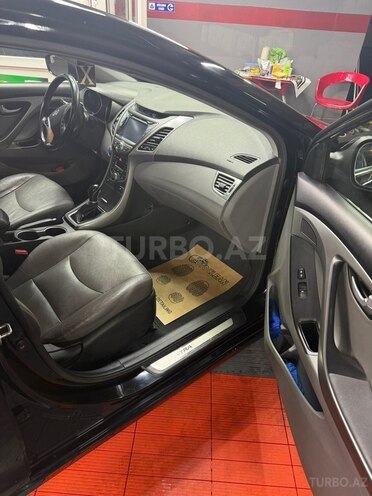 Hyundai Elantra-15