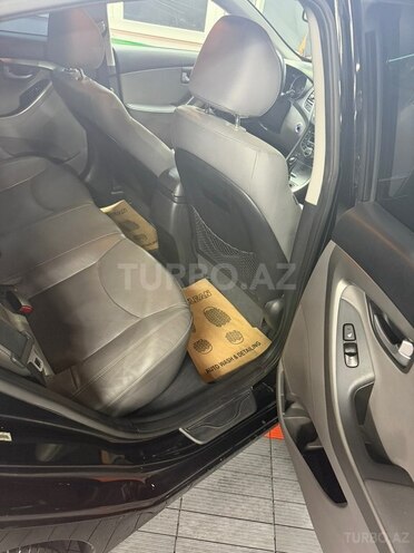 Hyundai Elantra-16