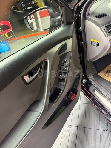 Hyundai Elantra-11