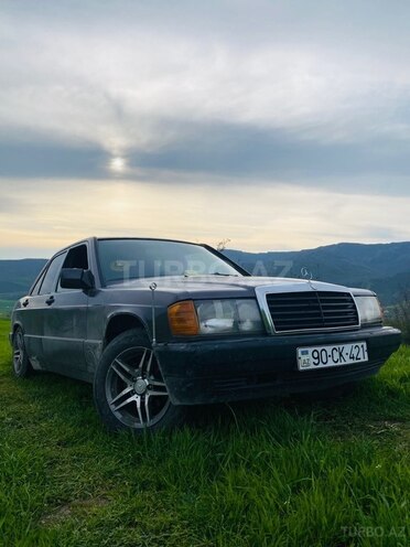Mercedes 190-1