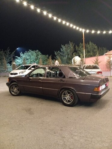 Mercedes 190-10