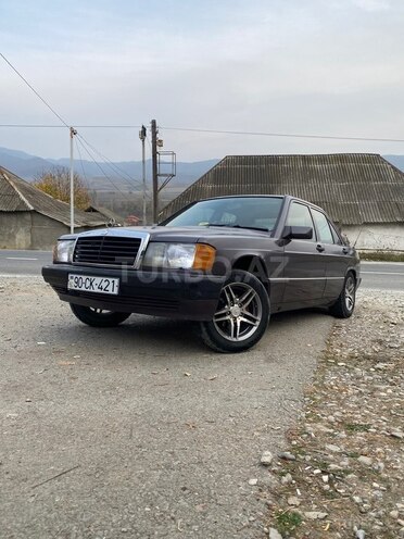 Mercedes 190-2