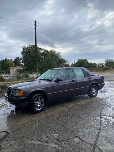 Mercedes 190-12