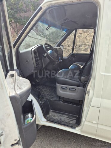 Ford Transit-3