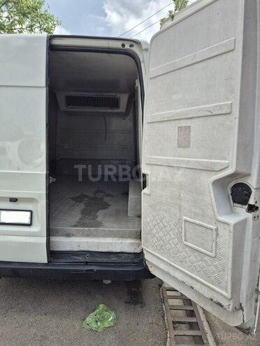 Ford Transit-11