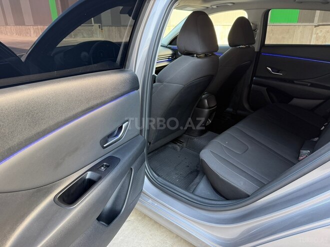 Hyundai Elantra-4