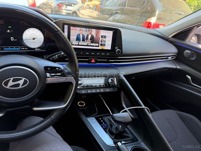 Hyundai Elantra-12