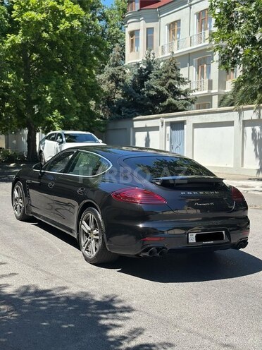 Porsche Panamera 4S Executive-5