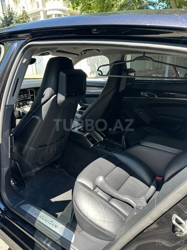 Porsche Panamera 4S Executive-10