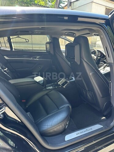 Porsche Panamera 4S Executive-12