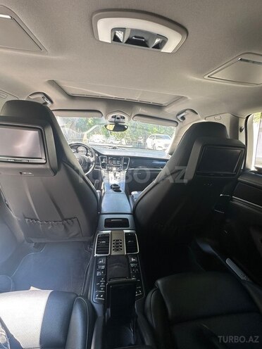 Porsche Panamera 4S Executive-11