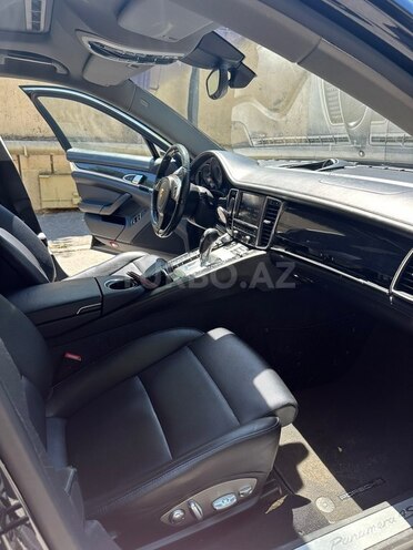Porsche Panamera 4S Executive-13