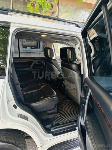 Toyota Land Cruiser-14