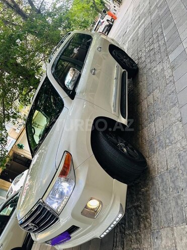 Toyota Land Cruiser-9