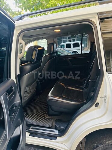 Toyota Land Cruiser-13