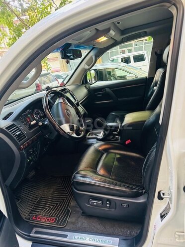 Toyota Land Cruiser-12