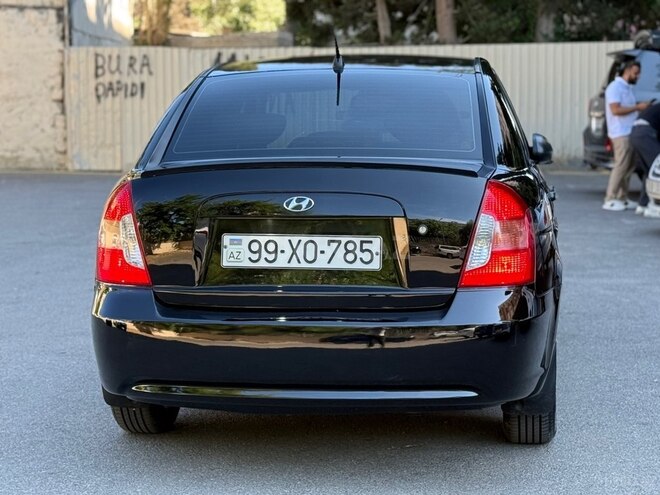 Hyundai Accent-5