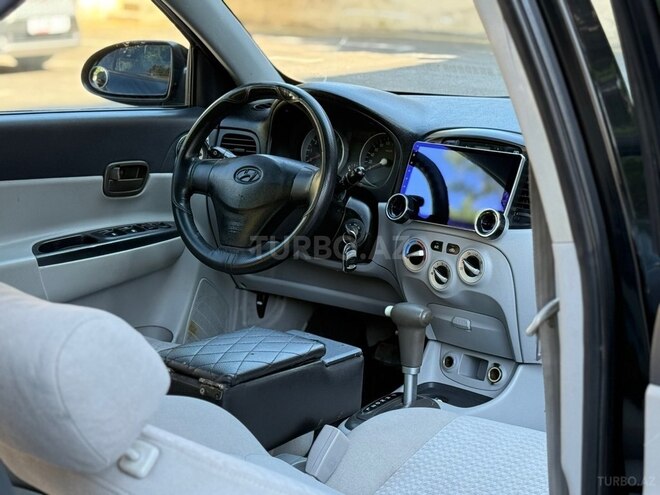 Hyundai Accent-8