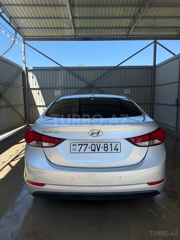 Hyundai Elantra-4
