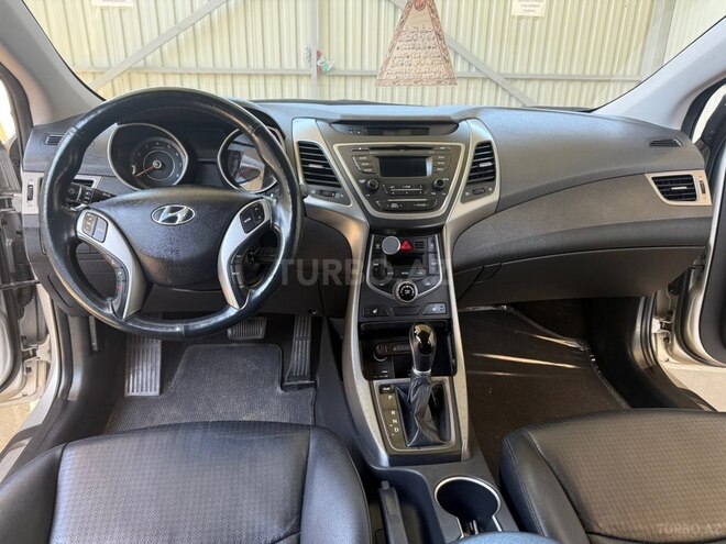 Hyundai Elantra-8